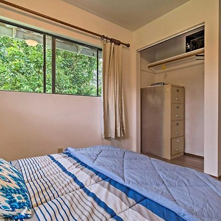 Peaceful Abode With Deck, 13 Mi To Black Sand Beach! Naalehu Екстериор снимка