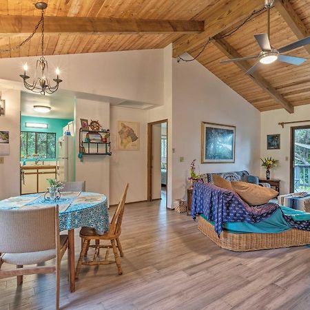 Peaceful Abode With Deck, 13 Mi To Black Sand Beach! Naalehu Екстериор снимка