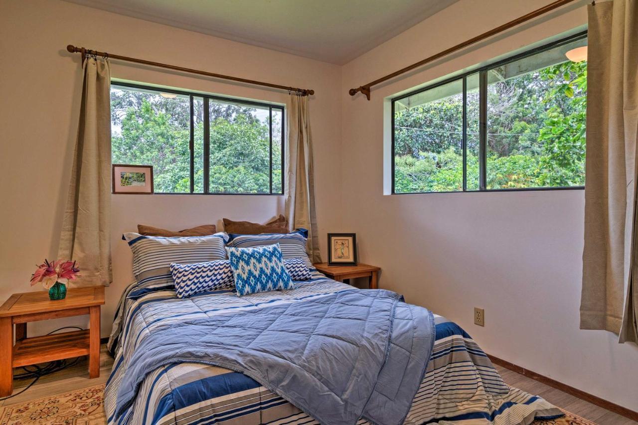 Peaceful Abode With Deck, 13 Mi To Black Sand Beach! Naalehu Екстериор снимка