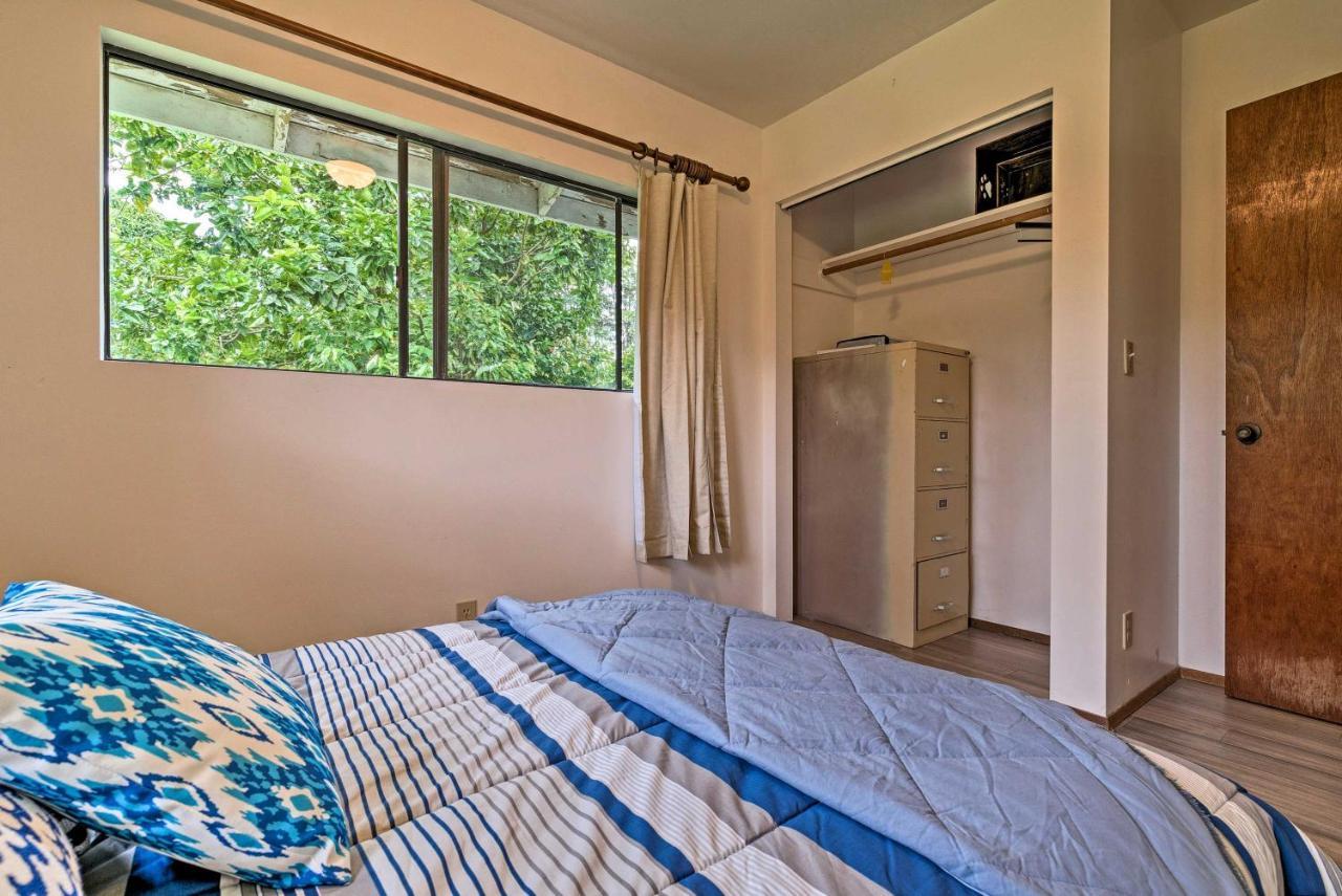 Peaceful Abode With Deck, 13 Mi To Black Sand Beach! Naalehu Екстериор снимка