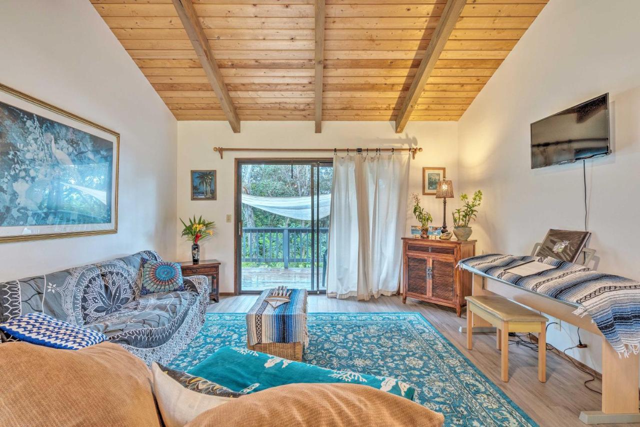 Peaceful Abode With Deck, 13 Mi To Black Sand Beach! Naalehu Екстериор снимка