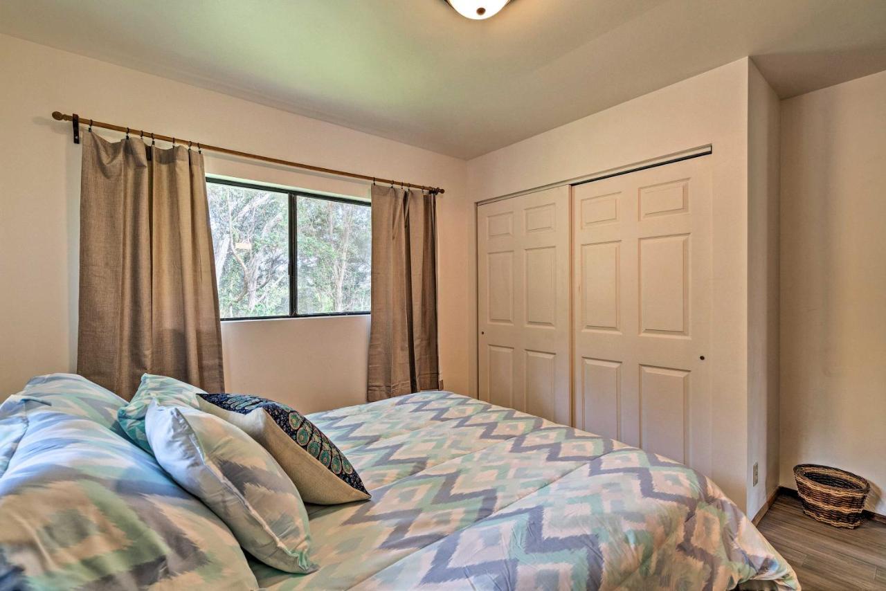 Peaceful Abode With Deck, 13 Mi To Black Sand Beach! Naalehu Екстериор снимка
